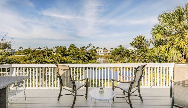 Nicely updated Sanibel duplex home located in The Dunes with lake view.