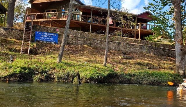 Nicest Cabin On The White River NEW RIVERFRONT DECK AND STONE STAIRS