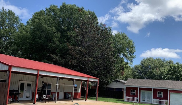 Nicest neighborhood in Osceola! Relax by the pool! 5 miles from BRS!