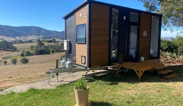 Nichol Road Hideaway at Annie’s Retreat by Tiny Away