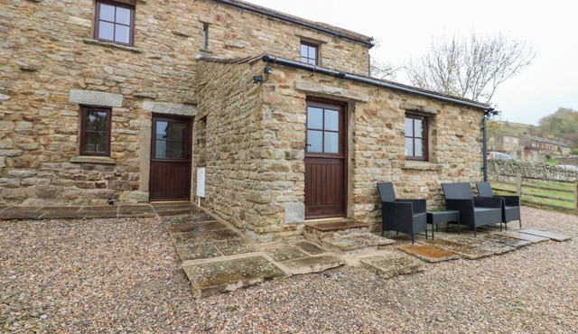 NICK JONE, pet friendly, character holiday cottage in Reeth