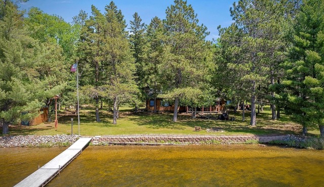 Nick's Lakeside Lodge