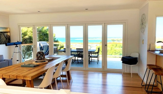 Nicks House · Apollo Ocean Blue FREE WI-FI