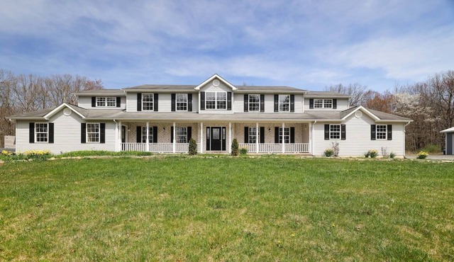 Nicole’s Place PA · Luxe Lrg Pocono House for 18 Hot Tub/Gameroom/Pool