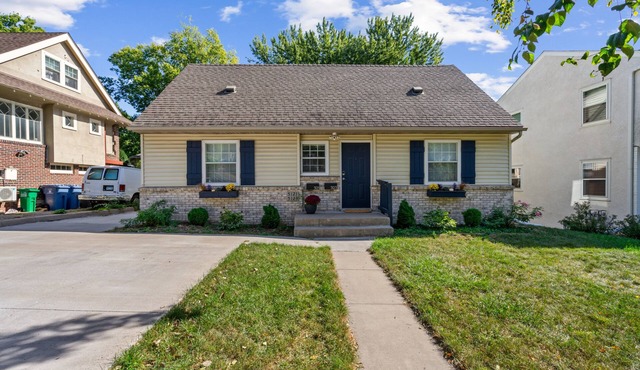 Nicollet Ave Duplex – Steps to Cafes & Parks