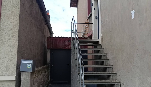 Nid Joyeux à Pompey. Quartier Calme, non Loin de la Forêt de L'avant-garde