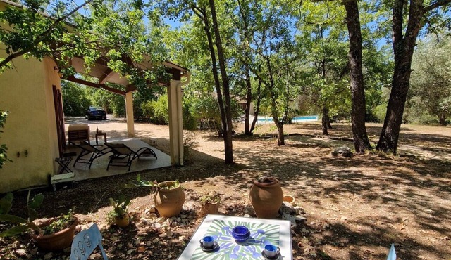 Nid ressourçant foret avec piscine tennis pétanque privatifs