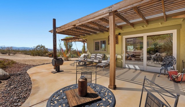 Night Sky ✫ 10 Private Acre ✫ Sky Bed ✫ Sleeps 6 ✫ Explore 29 Palms