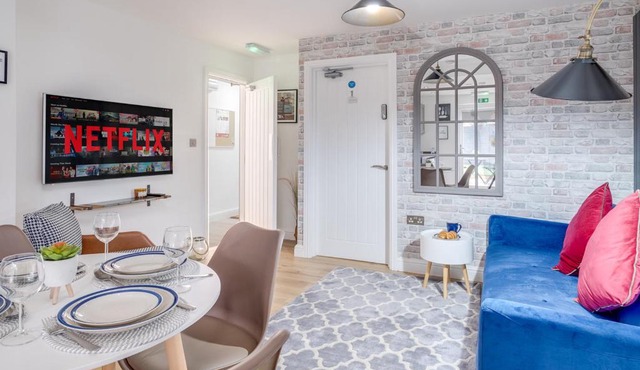 Night Stay - Alpha House