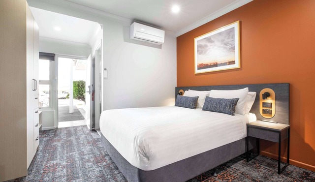 Nightcap at Horse and Jockey Hotel Warwick