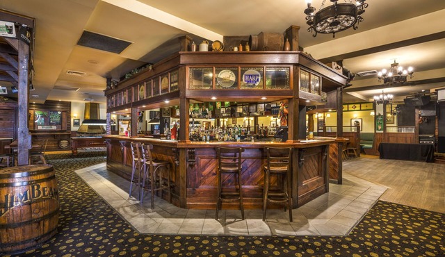 Nightcap at Monash Hotel