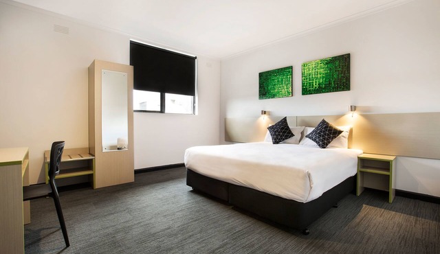 Nightcap at St Albans Hotel