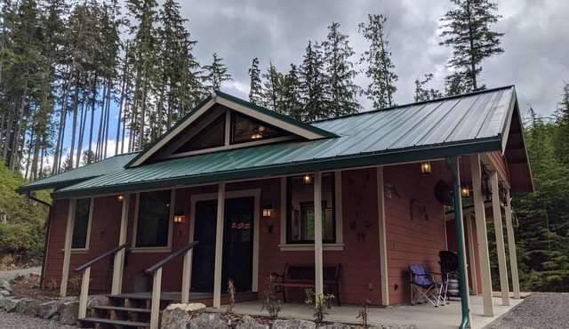 Nighthawk Cottage on private lake with dock, hot tub, amenities.