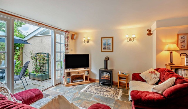 Nightingales - Two Bedroom House, Sleeps 4