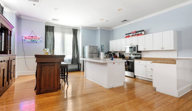 Nightlife Central! | Entertainment District Loft