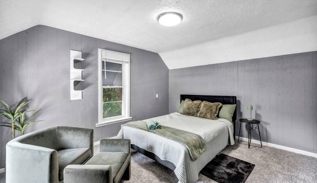 Nightly Nickel Nest (2BR,1BA) Near Highland Square