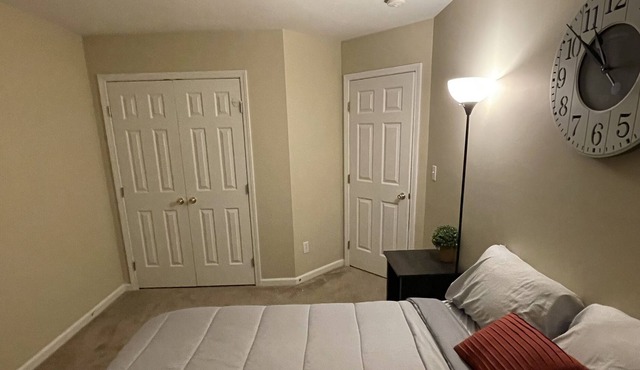 Nights in the city! 10 minutes from Carowinds 15 minutes from downtown Charlotte