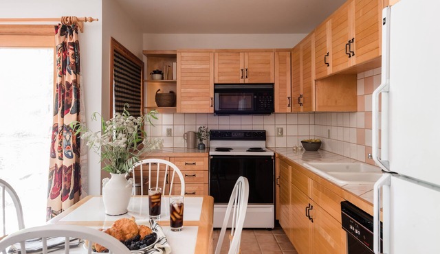 Nightstar by AvantStay | Charming Rustic Cabin w/Large Balcony & Sauna