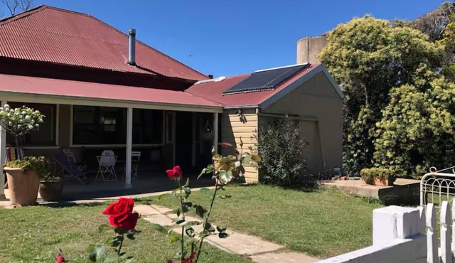 Nilgiri Cottage is self contained, quiet and comfortable, 10 mins from Bathurst.