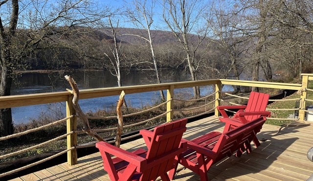 Niman House is a fishermans paradise, river front on the beautiful Juniata River