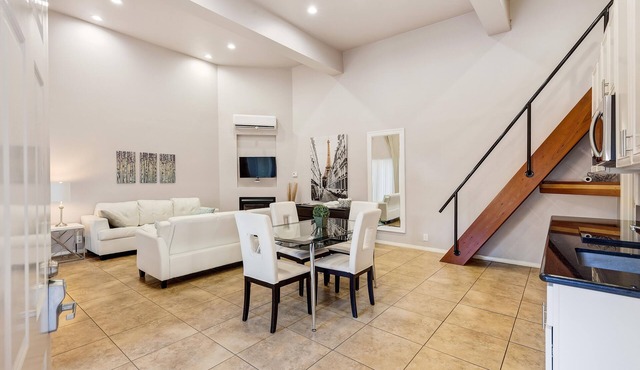 Nimitz & W Point Loma Blvd! Detached Studio Queen Sofa Bed, and loft w/Queen
