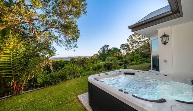 Ninderry Manor-Spectacular Hinterland retreat