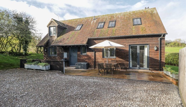 NINE ACRES BARN, with a garden in Marlborough, Wiltshire