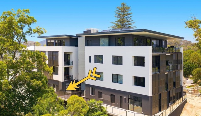 Nineteen On Gregory G02 Slow M'Ocean