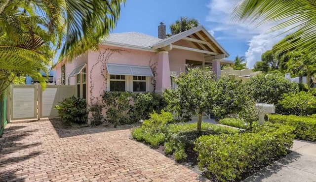 Nini’s Cottage - Family-Friendly Pool Days & Cabana Nights Await