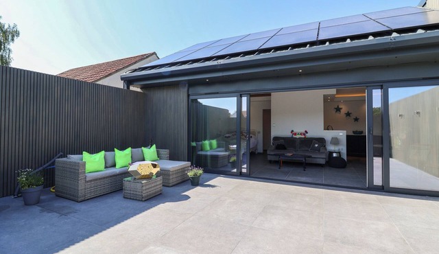 NINKY NONK, pet friendly, with hot tub in Bishop Sutton