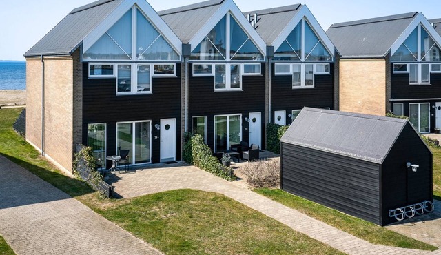 "Ninne" - 50m from the sea by Interhome