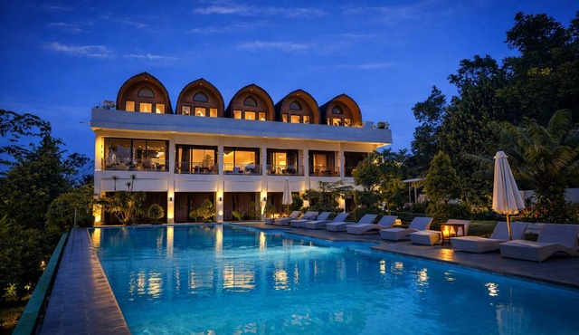 Nirvana Hotel Resort Tetebatu