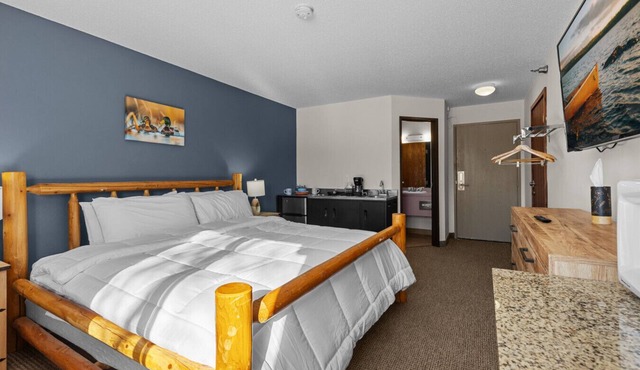 Nisswa Hotel & Suites – Edward Lake Family Suite - Kitchenette