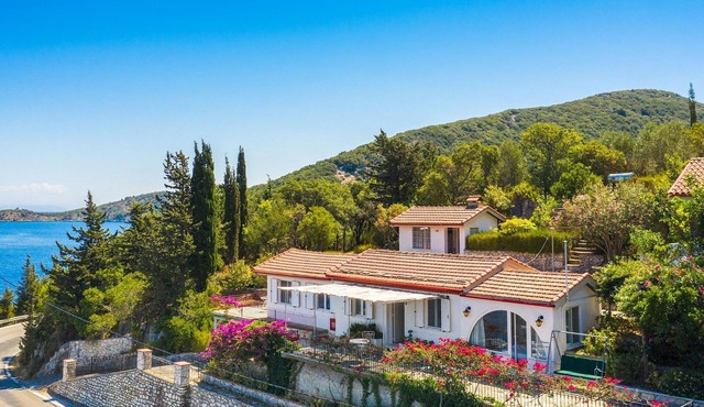 Nitsa's House - Two Bedroom Villa, Sleeps 4