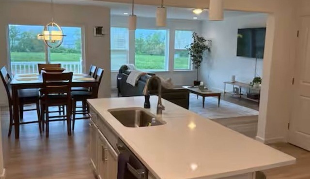 Nittany Nirvana: 3-bedroom townhome only 3 miles from Penn State!