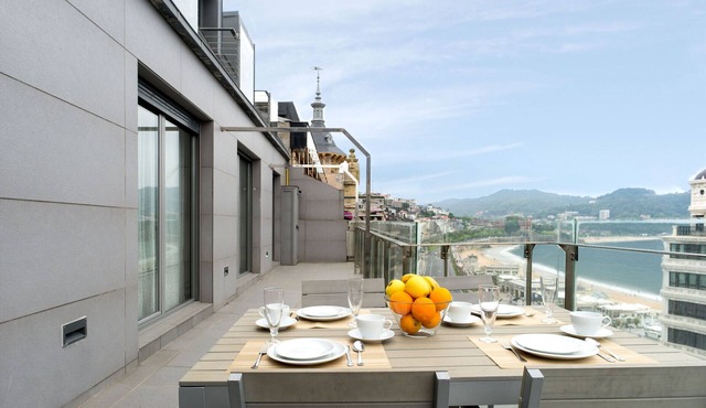 NIZA LA CONCHA, terrace with beach views