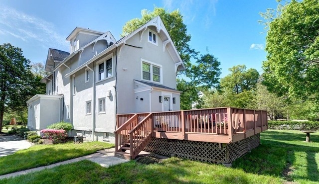 NJ Suburban Retreat - Direct train to NYC - Train station half a mile walk!