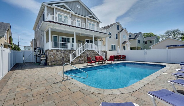 NJ111 | Luxury Home 7BRs 4baths w/Private Pool, Designer Features & more!