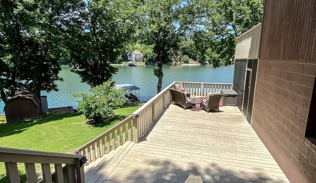 nKindra’s Lake House – Lakefront w/Dock, Screened Porch, Pet Friendly, MTB