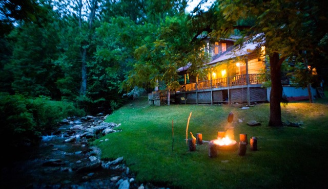 nLog Cabin with hot tub on bold creek