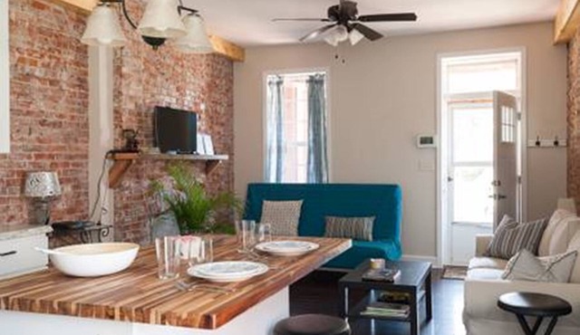 nLove Italian? You'll love 'The Hill' NBHD. Clean & cozy 1st fl apt