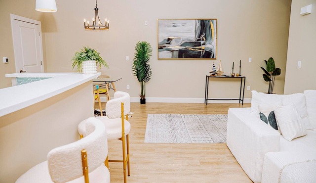 nLuxury 2BR . FIFA Fan Zone . Kendall Sq · MIT · Harvard· Gym · Parking