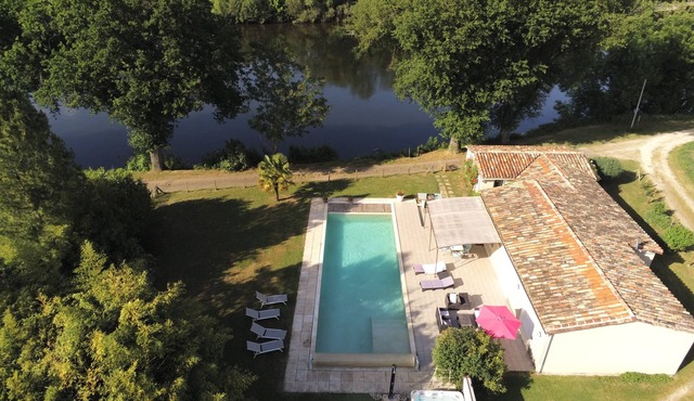 nMaison d’exception en bord de Dordogne – Piscine chauffée & Jacuzzi