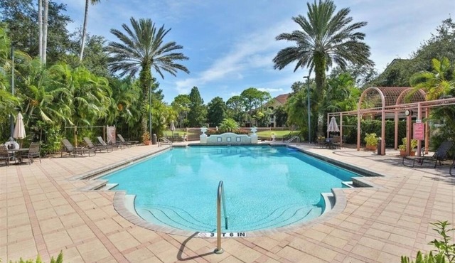 nnA beautiful 2 bed/2 bath condo minutes away from the Siesta beach