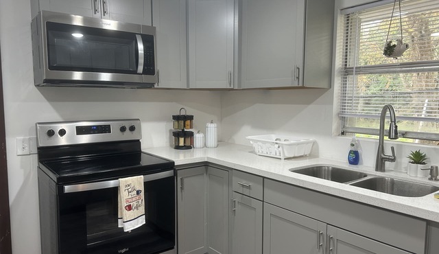 nnCharming and cozy cottage on the banks of the Caloosahatchee River& Lake Onnnn