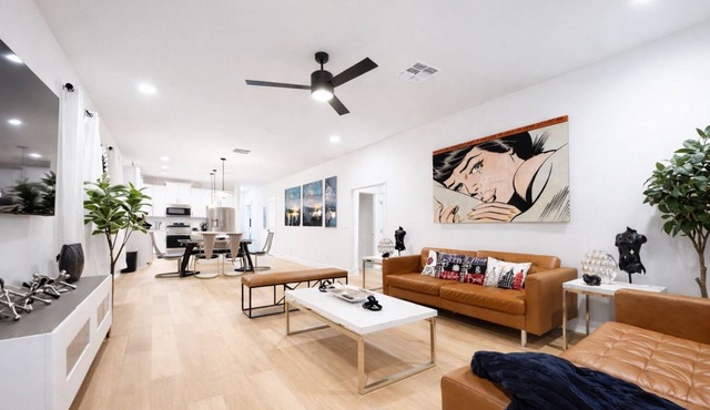 nNew Luxury Riverside Walk to Dining Sleeps 6 . Parking 3+