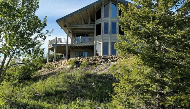 nnGreyWood… Awe Inspiring Authentic Log Home in East Glacier Park!