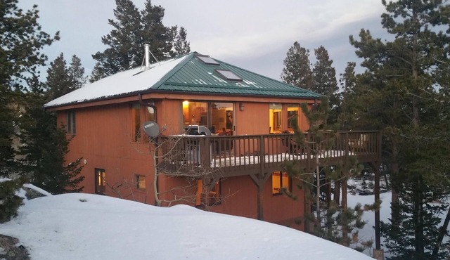 nnSecluded 2 story mtn hm, views. 3 BR/2 BA