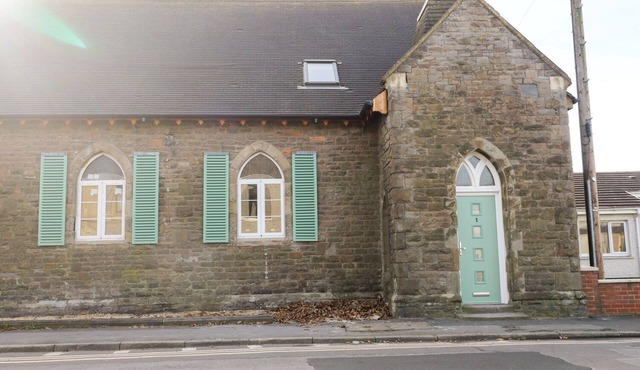 NO 1 CHURCH COTTAGES, pet friendly in Llanelli