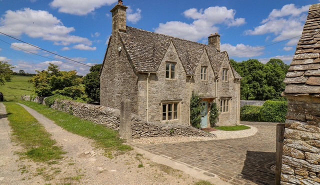 NO 1 EASTINGTON, family friendly, with open fire in Northleach